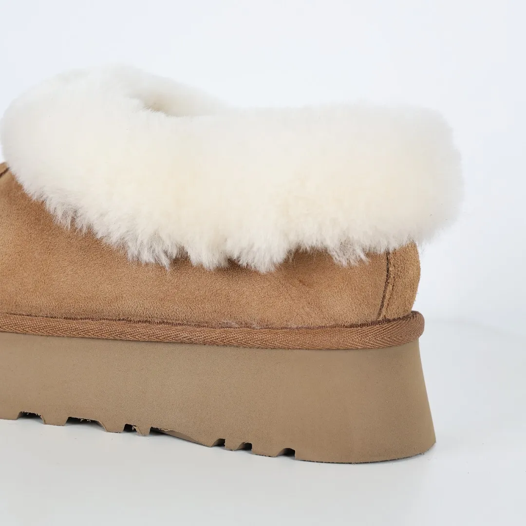 Pick up locally 💰580 The core recommendation is good price UGG Tazite slip-on lazy thick-soled slippers Maroon Xiaohongshu hot model Henan Longfeng leather production Sheepskin and wool integrated Top quality in the market 2-3 cm cashmere insole to keep warm in winter and suitable for home use UUG has launched a style series in the new year, which is partially geared towards the preferences of young consumers. It has also moved to the forefront of fashion trends. Shoe body material Water-repellent coated suede upper 17mm UGGPURE™ implanted wool insole Lightweight non-slip comfortable rubber outsole Brand LOGO Trademark Comes with full packaging Size: 35 36 37 38 39 40